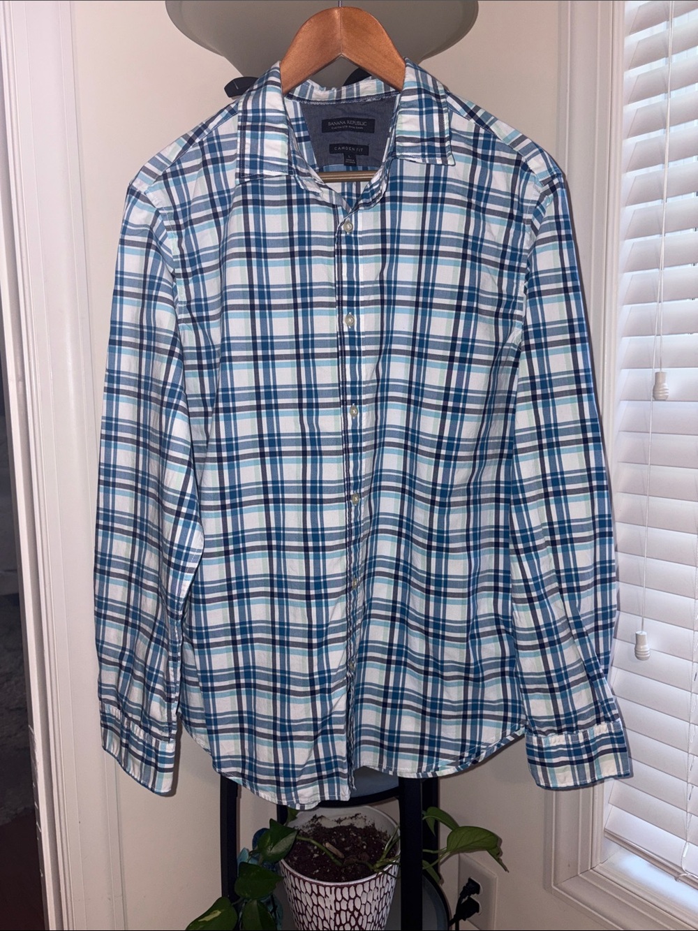 Banana Republic Men’s White and Blue Plaid Long-Sleeve Button-Down Shirt, size L